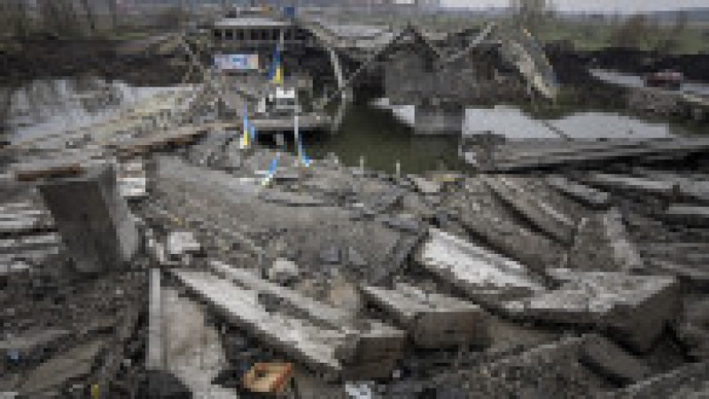 Podul de la Irpin a fost distrus chiar de ucraineni pentru a împiedica înaintarea trupelor ruse spre Kiev Foto: Profimedia Images | Poza 16 din 16