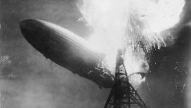 Explozia dirijabilului Hindenburg, produsă pe 6 mai 1937, este unul dintre cele mai cunoscute dezastre aeriene din istorie. Sursa foto: Profimedia Images | Poza 16 din 46