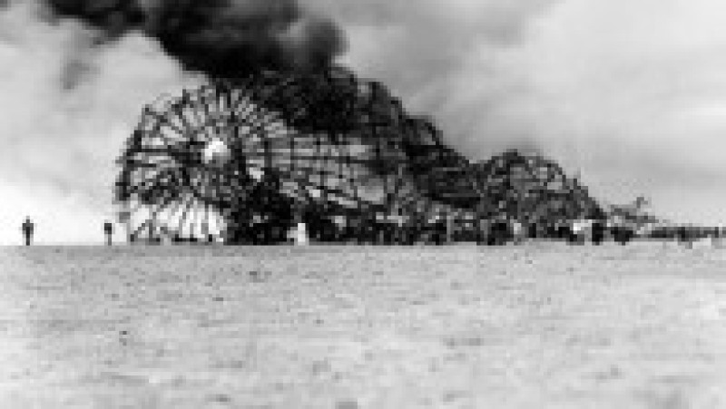 Explozia dirijabilului Hindenburg, produsă pe 6 mai 1937, este unul dintre cele mai cunoscute dezastre aeriene din istorie. Sursa foto: Profimedia Images | Poza 14 din 46