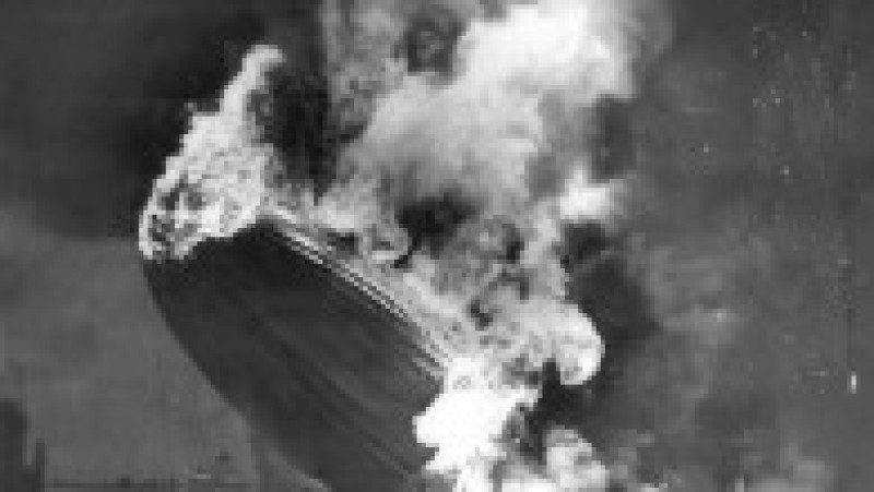 Explozia dirijabilului Hindenburg, produsă pe 6 mai 1937, este unul dintre cele mai cunoscute dezastre aeriene din istorie. Sursa foto: Profimedia Images | Poza 7 din 46