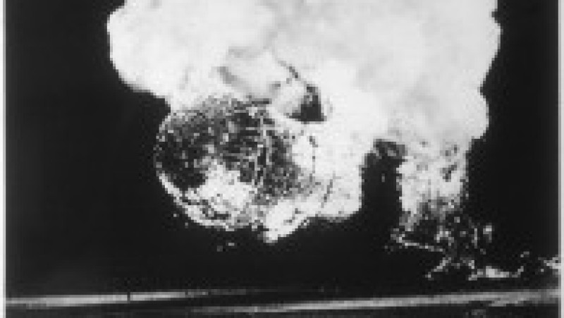 Explozia dirijabilului Hindenburg, produsă pe 6 mai 1937, este unul dintre cele mai cunoscute dezastre aeriene din istorie. Sursa foto: Profimedia Images | Poza 3 din 46