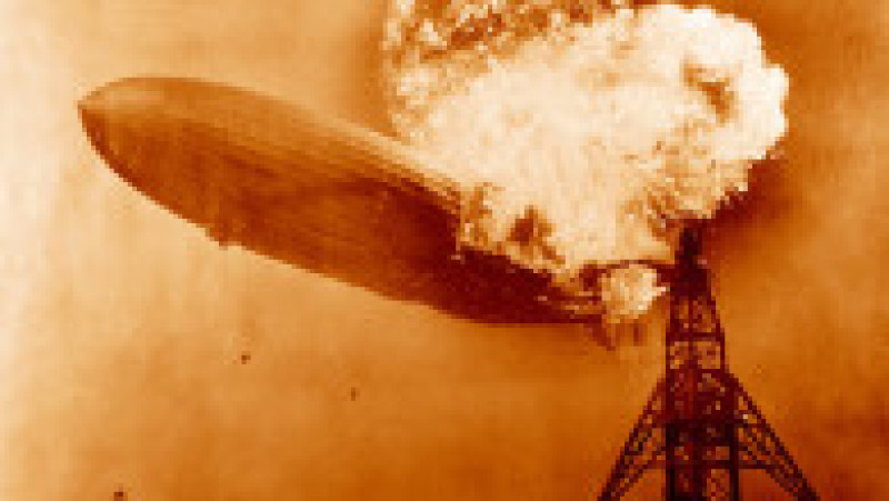Explozia dirijabilului Hindenburg, produsă pe 6 mai 1937, este unul dintre cele mai cunoscute dezastre aeriene din istorie. Sursa foto: Profimedia Images | Poza 27 din 46