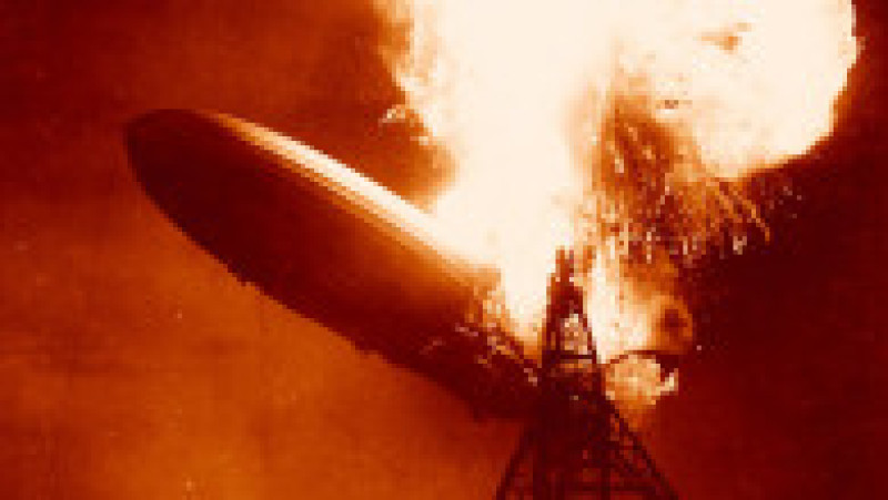 Explozia dirijabilului Hindenburg, produsă pe 6 mai 1937, este unul dintre cele mai cunoscute dezastre aeriene din istorie. Sursa foto: Profimedia Images | Poza 24 din 46