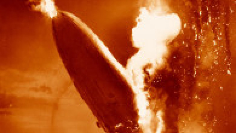 Explozia dirijabilului Hindenburg, produsă pe 6 mai 1937, este unul dintre cele mai cunoscute dezastre aeriene din istorie. Sursa foto: Profimedia Images | Poza 23 din 46