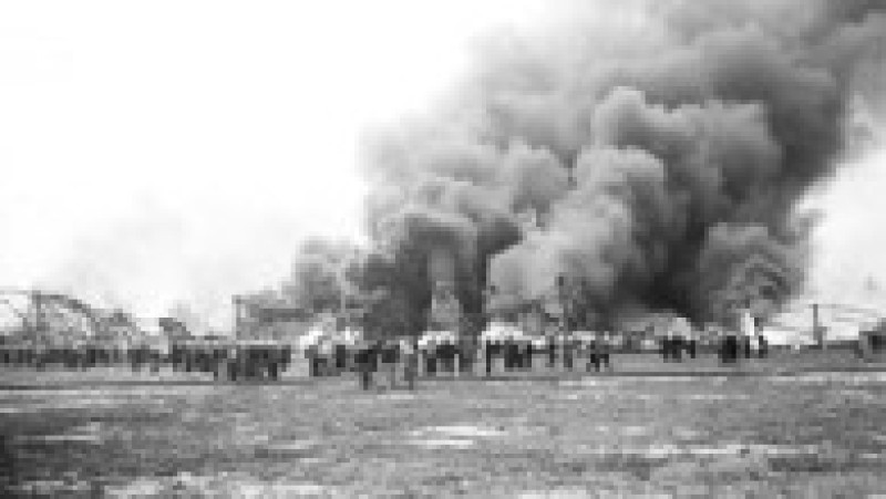 Explozia dirijabilului Hindenburg, produsă pe 6 mai 1937, este unul dintre cele mai cunoscute dezastre aeriene din istorie. Sursa foto: Profimedia Images | Poza 36 din 46