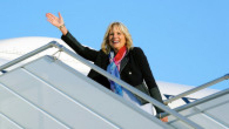 Jill Biden a urcat în avionul către București după ce a vizitat baza Kogălniceanu Foto: Profimedia Images | Poza 23 din 23