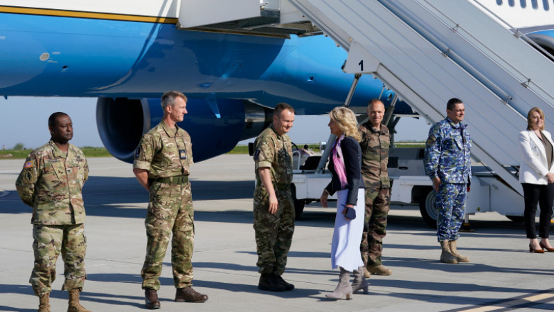 Jill Biden, prima-doamnă a SUA, i-a vizitat pe soldații americani de la baza Mihail Kogalniceanu Foto: Profimedia Images
