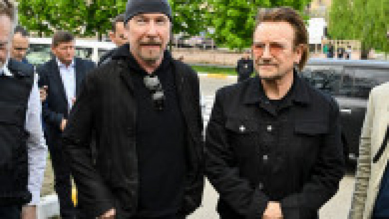 Bono și chitaristul David Howell Evans (The Edge) au mers la Bucha Foto: Profimedia Images | Poza 16 din 24