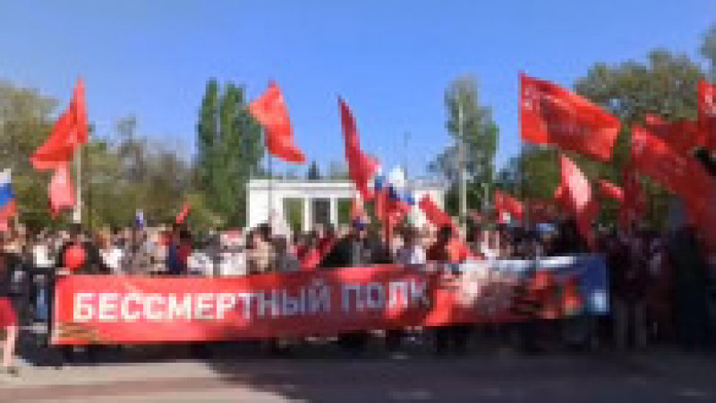Manifestații de Ziua Victoriei, în regiunea Herson, ocupată de ruși. Aceștia ar fi adus oameni din Crimeea, care să fie scoși pe străzi. Foto: Captură video | Poza 5 din 5