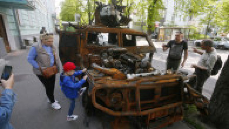 Ucrainenii au scos pe străzile din Kiev epavele tehnicii militare rusești distruse în război. Foto: Profimedia Images | Poza 12 din 18