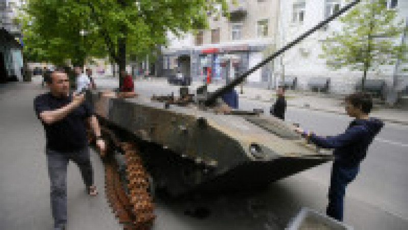 Ucrainenii au scos pe străzile din Kiev epavele tehnicii militare rusești distruse în război. Foto: Profimedia Images | Poza 17 din 18