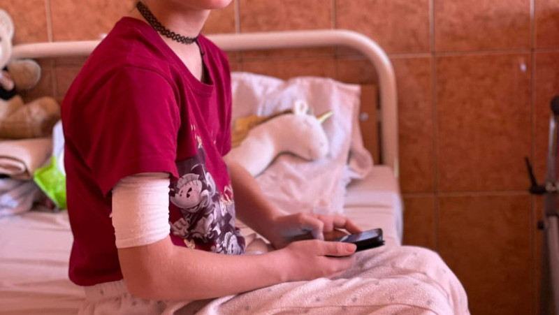 Iana are 11 ani și și-a pierdut ambele picioare în atacul asupra gării Kramatorsk Foto: Facebook