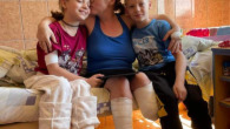 Natalia (mama) alături de copiii ei gemeni, Iana și Iaroslav Foto: Facebook | Poza 6 din 6