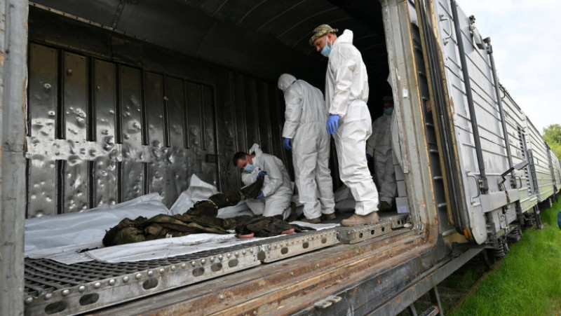 Tren plin cu cadavre „nerevendicate”, lăsate în urmă de trupele ruse care s-au retras din regiunea Kievului. Foto: Profimedia Images