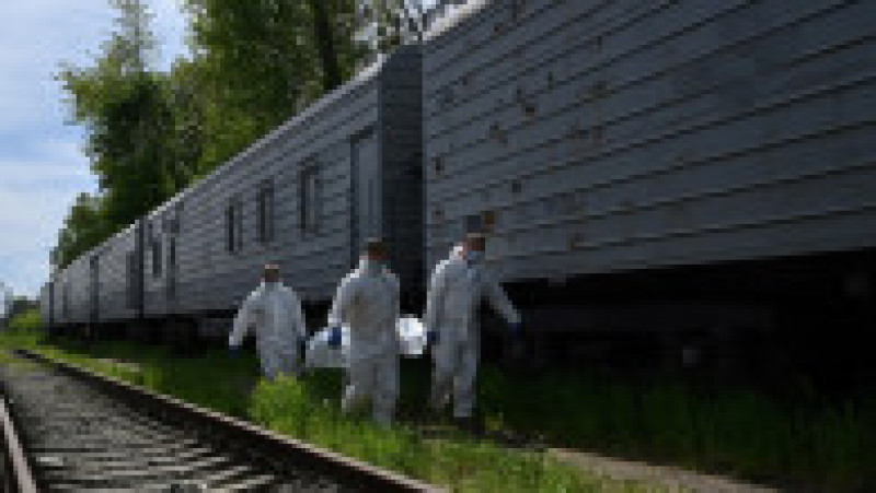 Tren plin cu cadavre „nerevendicate”, lăsate în urmă de trupele ruse care s-au retras din regiunea Kievului. Foto: Profimedia Images | Poza 9 din 11