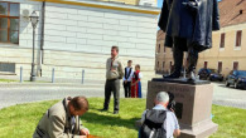 Novak Katalin a dezvelit statuia principelui Gabriel Bethlen, un senator PSD a adus un tablou cu Avram Iancu. FOTO: Facebook Călin Matieș | Poza 10 din 10
