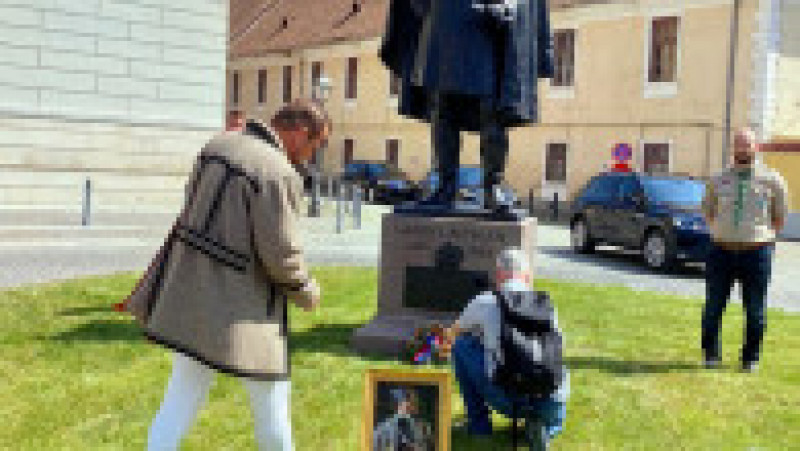 Novak Katalin a dezvelit statuia principelui Gabriel Bethlen, un senator PSD a adus un tablou cu Avram Iancu. FOTO: Facebook Călin Matieș | Poza 9 din 10