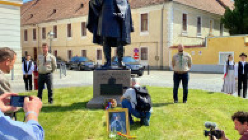 Novak Katalin a dezvelit statuia principelui Gabriel Bethlen, un senator PSD a adus un tablou cu Avram Iancu. FOTO: Facebook Călin Matieș | Poza 8 din 10