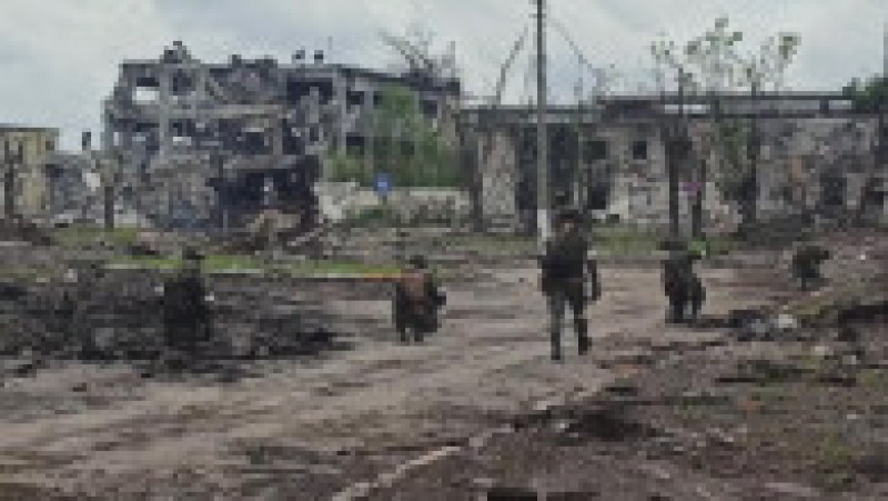 Militari ucraineni cauta mine. FOTO. Profimedia Images | Poza 50 din 106