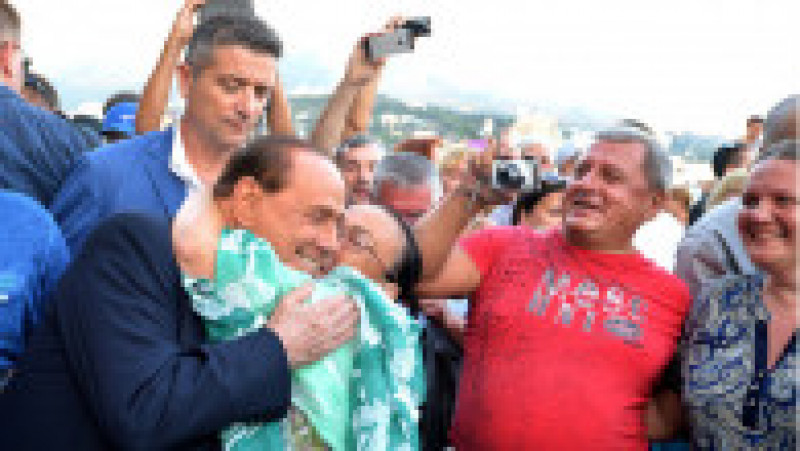 Berlusconi baie de multime in Crimeea - kremlin.ru | Poza 4 din 14