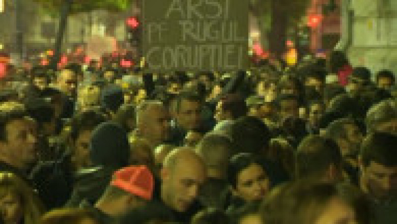 protest pancarta coruptie - captura digi24 | Poza 14 din 26