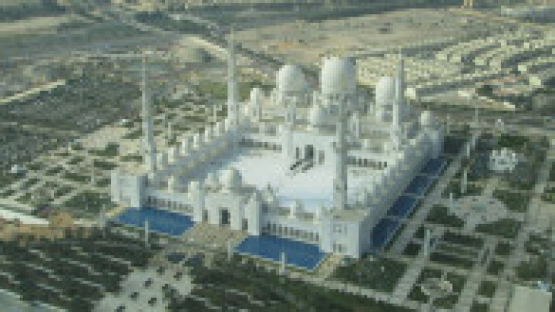 Grand Mosque in Abu Dhabi aerial | Poza 9 din 10
