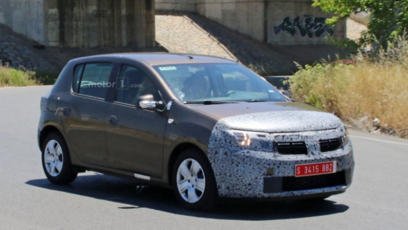 2017-dacia-sandero-facelift-spy-photo