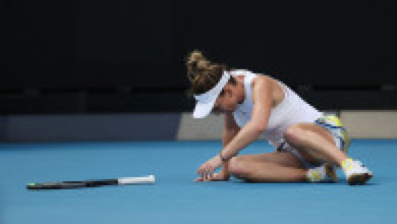 MELBOURNE, AUSTRALIA - JANUARY 21: Simona Halep of Romania falls over during her Women