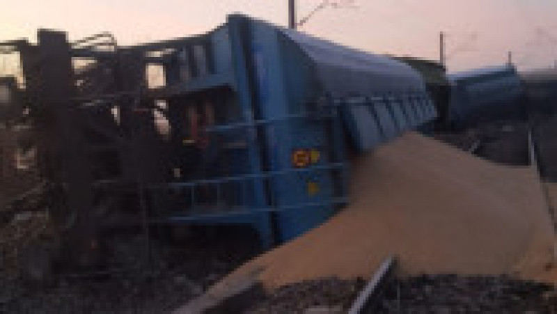 Tren de marfă deraiat - FOTO: WhatsApp | Poza 1 din 9