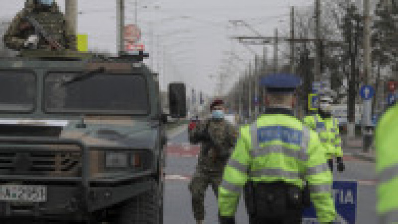 Militarii au ieșit pe străzi la începutul stării de urgență. Foto: Inquam Photos / Octav Ganea | Poza 11 din 11