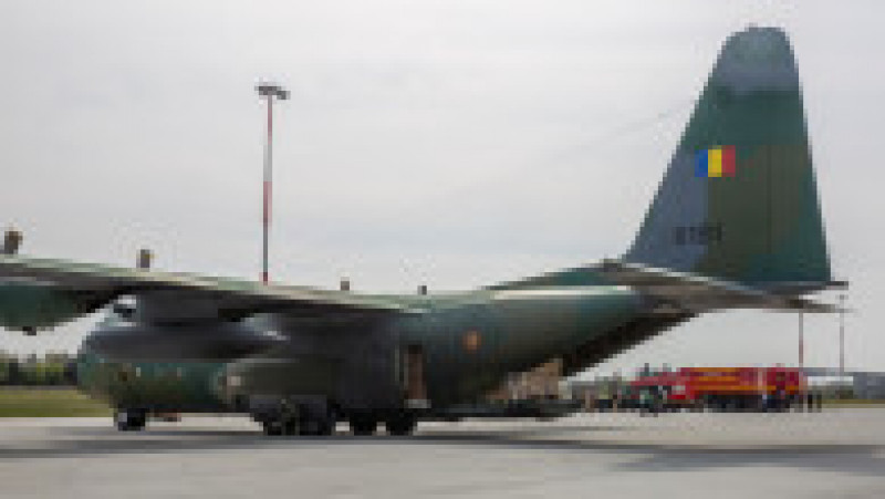 Transport de materiale sanitare cu C-130 Hercules
Foto: Adrian Sultanoiu / CER SENIN – Revista Fortelor Aeriene | Poza 1 din 13