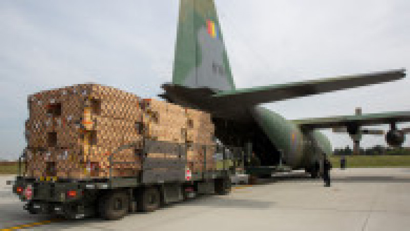Transport de materiale sanitare cu C-130 Hercules
Foto: Adrian Sultanoiu / CER SENIN – Revista Fortelor Aeriene | Poza 5 din 13
