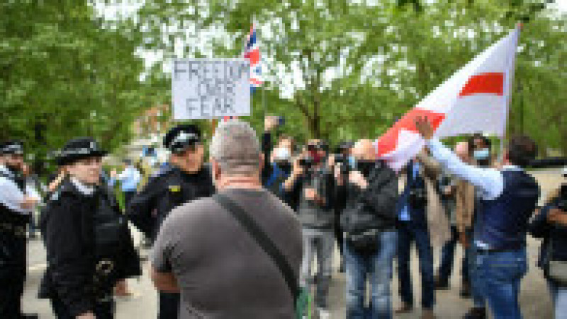 Anti lockdown demonstrators gather in Hyde Park London to protest against the ongoing restrictions imposed to fight the spread of COVID-19. Government has announced a series of measures to slowly ease lockdown, which was introduced to fight the spread of the COVID-19 strain of coronavirus.
Coronavirus lockdown, UK - 16 May 2020, Image: 519883688, License: Rights-managed, Restrictions: , Model Release: no, Credit line: Ben Cawthra / Shutterstock Editorial / Profimedia | Poza 4 din 6