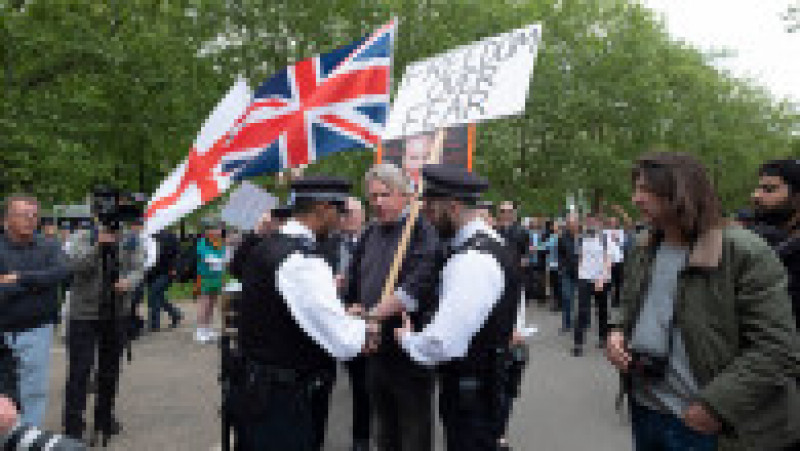 A protester is arrested by policemen after taking part in an illegal protest in Hyde Park organised by the UK Freedom Movement. The demonstration took place during the Covid-19, is against the Coronavirus Bill and no to mandatory vaccines.
Protest against Coronavirus Bill and no to mandatory vaccines,, London, United Kingdom - 16 May 2020, Image: 519881473, License: Rights-managed, Restrictions: , Model Release: no, Credit line: REX / Shutterstock Editorial / Profimedia | Poza 5 din 6