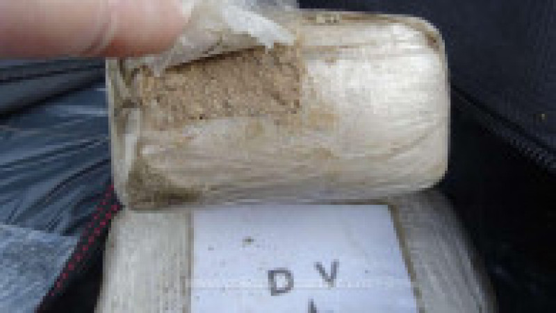 Heroină de 1,5 milioane de euro descoperită în cabina unui TIR, la Calafat | Poza 1 din 3