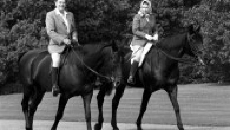 Președintele american Ronald Reagan călărind alături de regina Elisabeta a II-a,în parcul castelului Windsor, în 1982 Foto: Profimedia | Poza 27 din 39