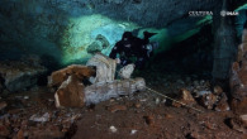 Mină de ocru într-o peșteră inundată, în Mexic. Foto: inah.gob.mx | Poza 2 din 4