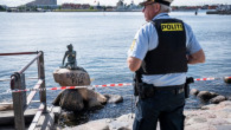 Statuia "Mica Sirenă" din Copenhaga a fost vandalizată. FOTO: Profimedia Images | Poza 3 din 4