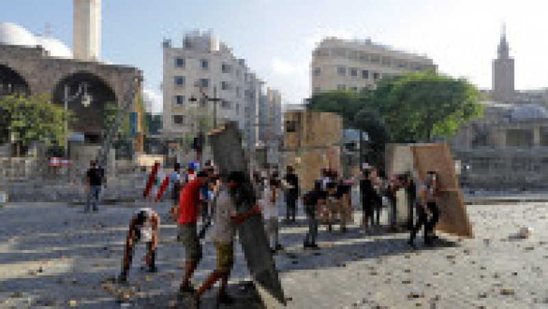 Proteste în Beirut, după explozia devastatoare din 4 august, pentru care demonstranții învinuiesc politicienii Foto: Profimedia | Poza 8 din 11