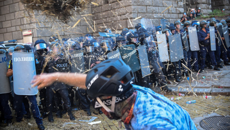 Proteste violente la Sofia împotriva Guvernului Borisov. Foto: Agerpres / EPA / Borislav Troshev