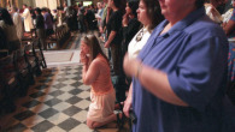 394281 04: Patricia Petrowitz falls to her knees in prayer in Seattle