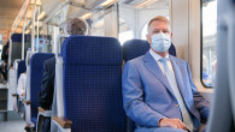 Klaus Iohannis, în trenul către Aeroportul Otopeni. Sursa Presidency.ro | Poza 2 din 7