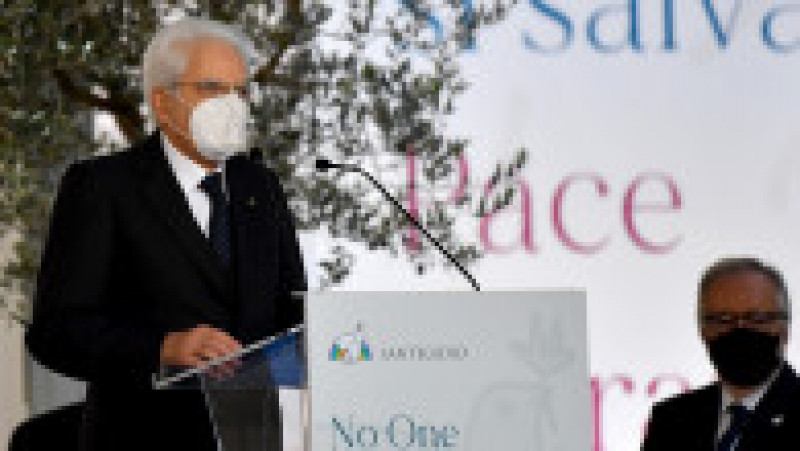 Președintele Italiei, Sergio Mattarella, ține o alocuțiune la ceremonia pentru pace alături de Papa Francisc și reprezentanți ai altor religii în Piața Campidoglio din Roma, la 20 octombrie 2020 Foto: Profimedia | Poza 6 din 7