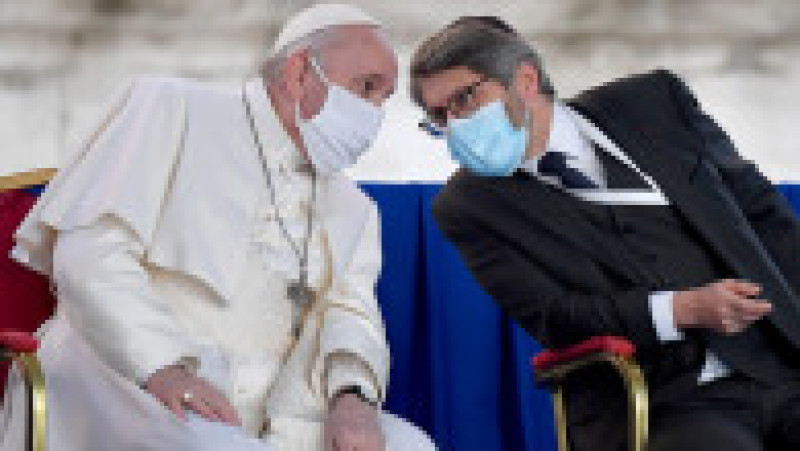 Papa Francisc și Marele Rabin al Franței, Haim Korsia, vorbesc la ceremonia pentru pace din 20 octombrie 2020 unde participă lideri religioși din toată lumea, în Piața Campidoglio din Roma Foto: Profimedia | Poza 7 din 7