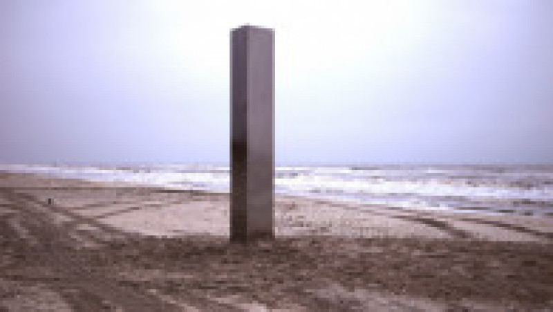 Monolit pe plaja de la Vadu FOTO: imagini amator | Poza 6 din 6