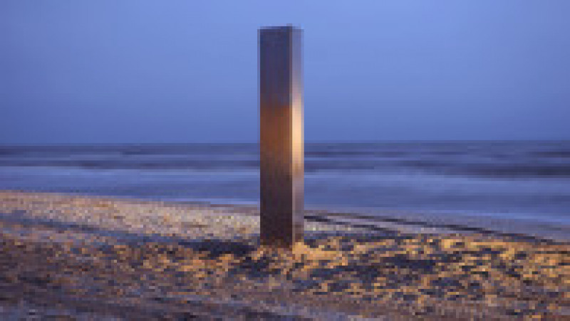 Monolit pe plaja de la Vadu FOTO: imagini amator | Poza 4 din 6