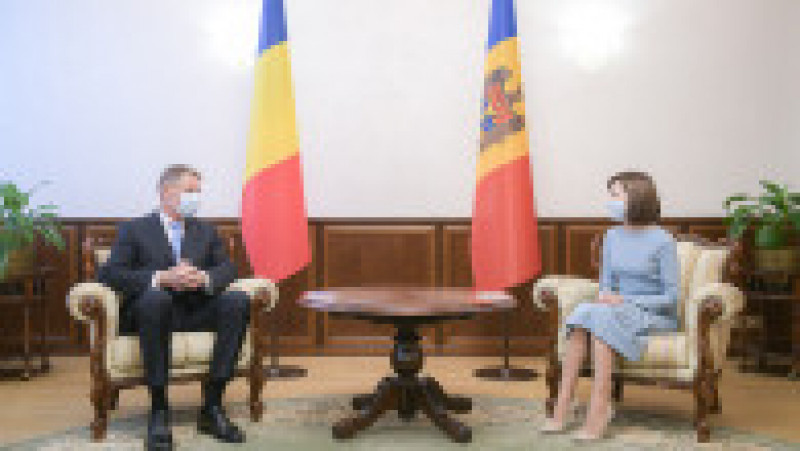Klaus Iohannis a fost primit la Chişinău de către omologul său moldovean, Maia Sandu. Sursa: presidency.ro | Poza 2 din 9