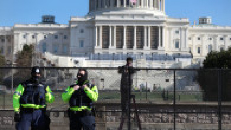 Armata ridică un gard în jurul Capitoliului din Washington DC. Foto: Joe Raedle/ Getty Images | Poza 32 din 45