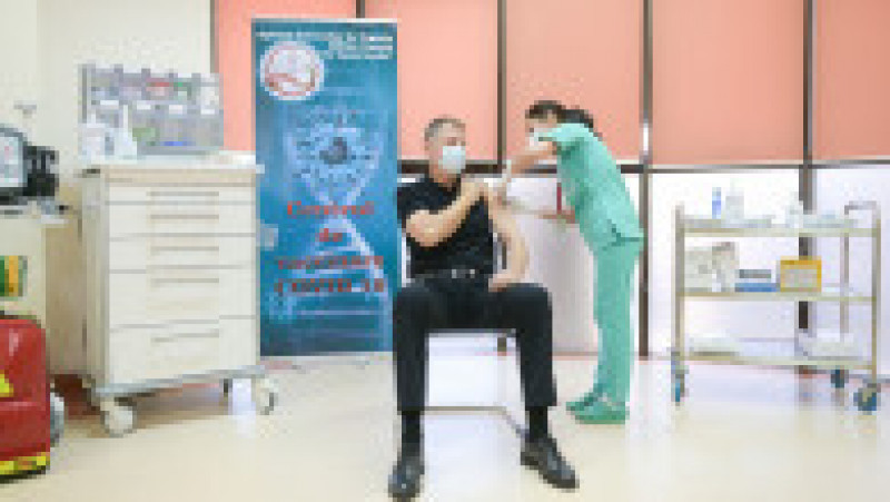 Klaus Iohannis s-a vaccinat cu prima doză în 15 ianuarie 2021, când a început etapa a doua a campaniei de vaccinare din România Foto: presidency.ro | Poza 7 din 10