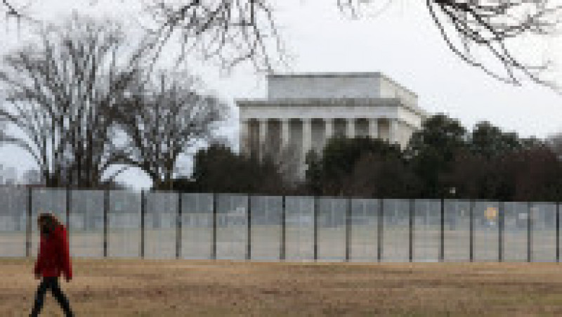 Memorialul Lincoln din Washington DC, în spatele unui gard. Foto: Joe Raedle/ Getty Images | Poza 6 din 6